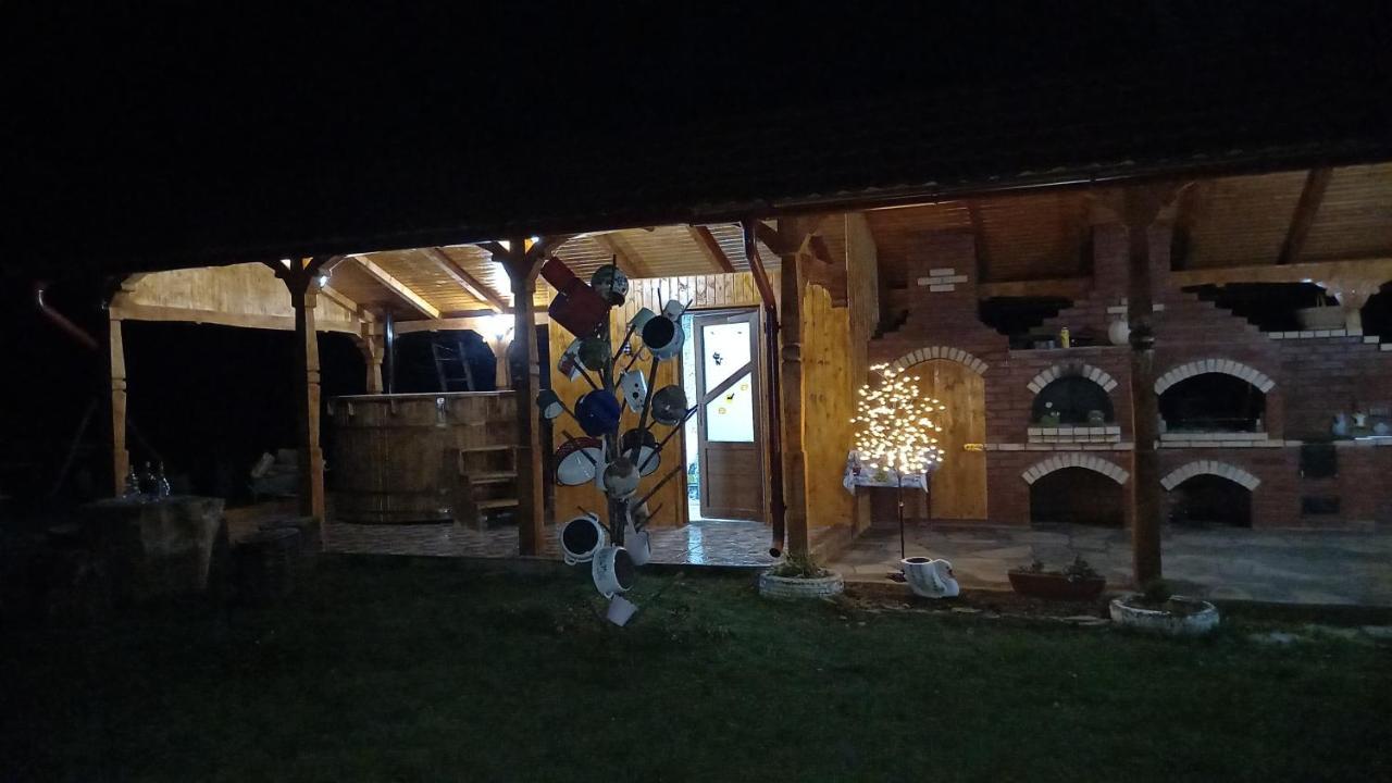 Hotel Sub Creasta Cocosului Breb Exteriér fotografie