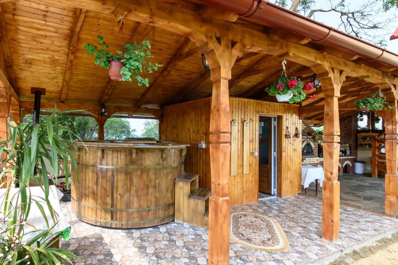 Hotel Sub Creasta Cocosului Breb Exteriér fotografie