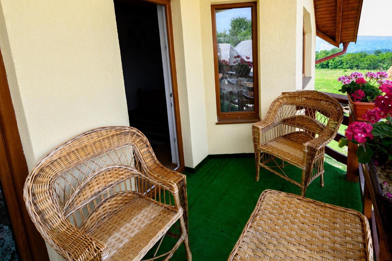 Hotel Sub Creasta Cocosului Breb Exteriér fotografie