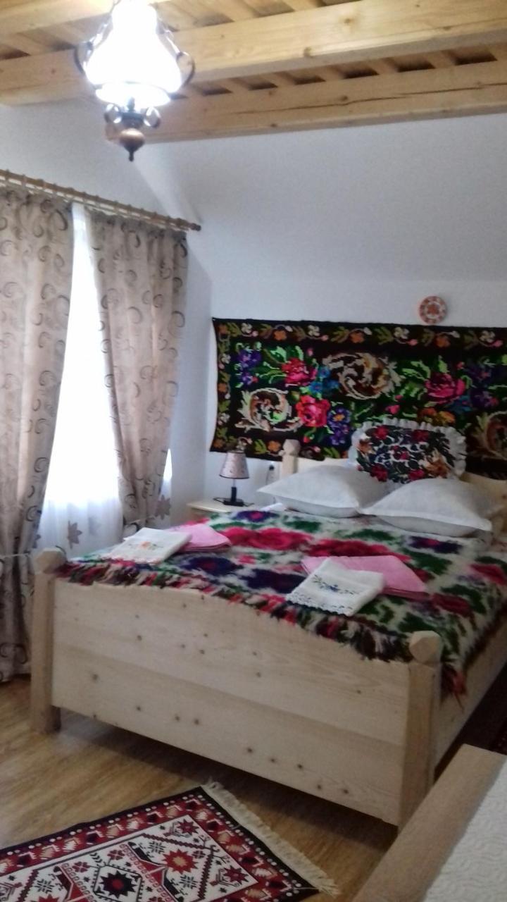 Hotel Sub Creasta Cocosului Breb Exteriér fotografie