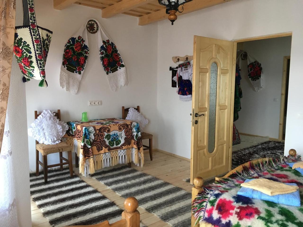Hotel Sub Creasta Cocosului Breb Exteriér fotografie