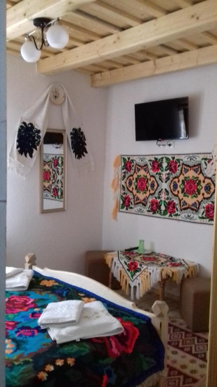 Hotel Sub Creasta Cocosului Breb Exteriér fotografie