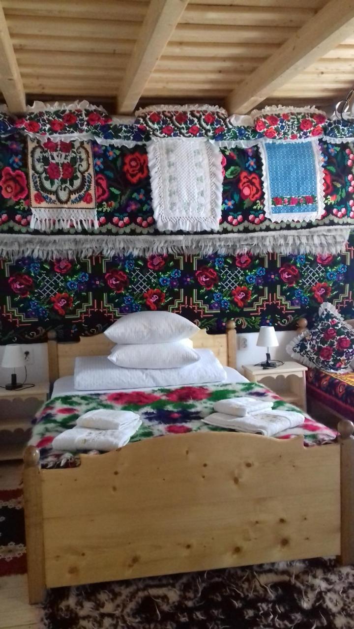 Hotel Sub Creasta Cocosului Breb Exteriér fotografie